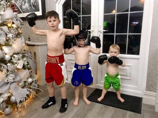 Mơ thấy em trai – Giải mã điềm báo của giấc mơ thấy em trai